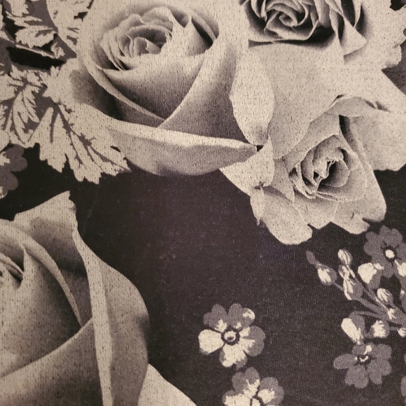 Selling Beautiful Blue Floral Leggings - Picture 4 of 9